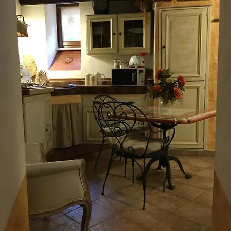 La Piazzetta Del Borgo * Todi