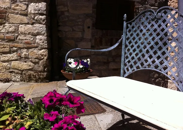 La Piazzetta Del Borgo Todi