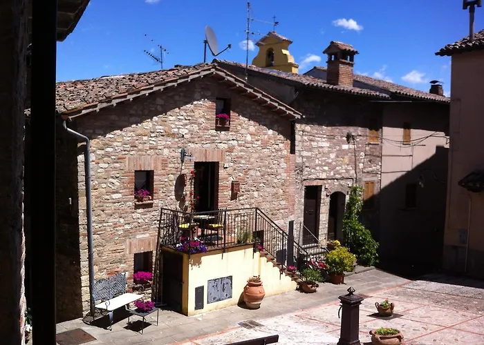 La Piazzetta Del Borgo * Todi